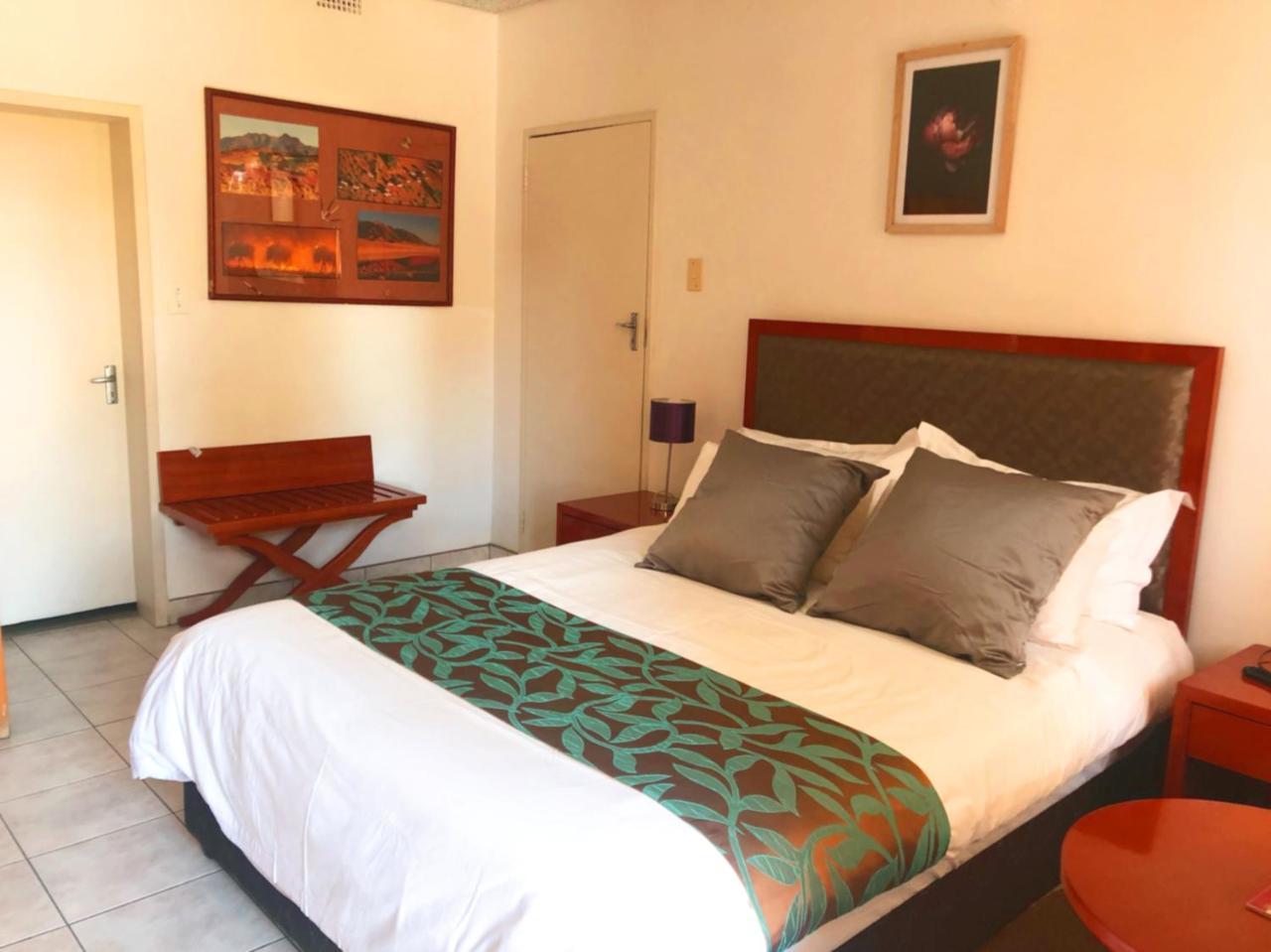 Hotel Pension Steiner Windhoek Dış mekan fotoğraf