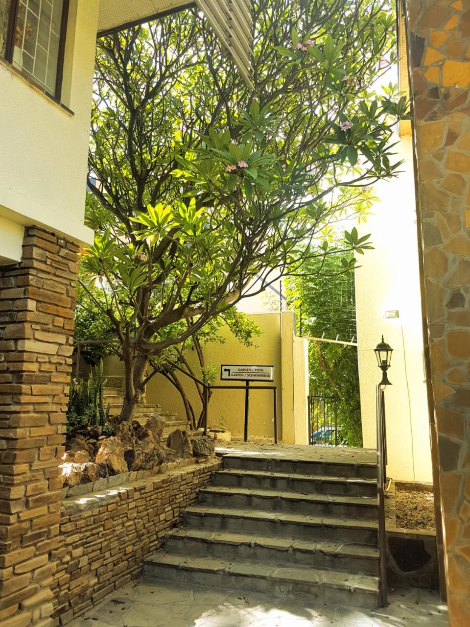 Hotel Pension Steiner Windhoek Dış mekan fotoğraf