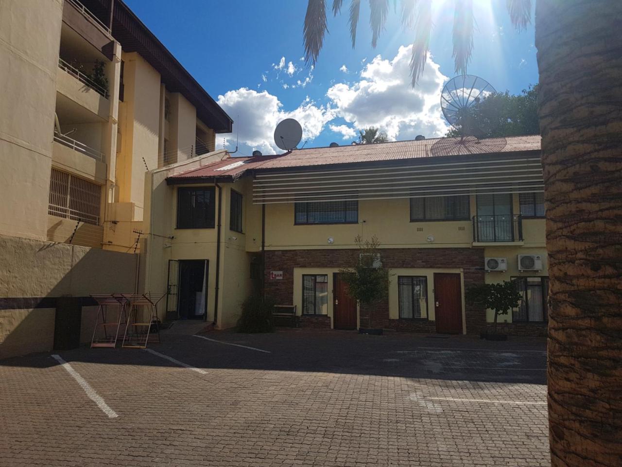 Hotel Pension Steiner Windhoek Dış mekan fotoğraf