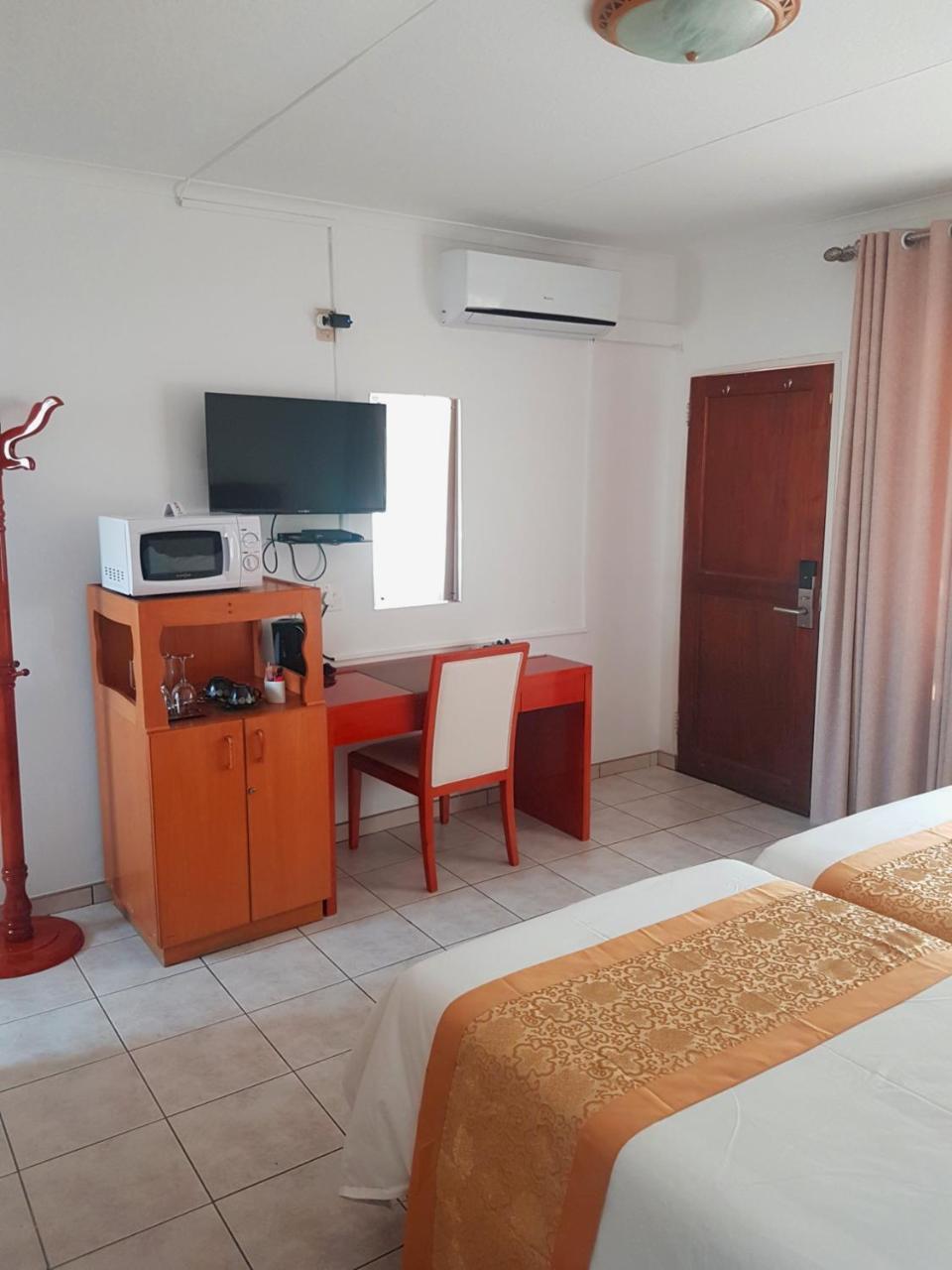 Hotel Pension Steiner Windhoek Dış mekan fotoğraf