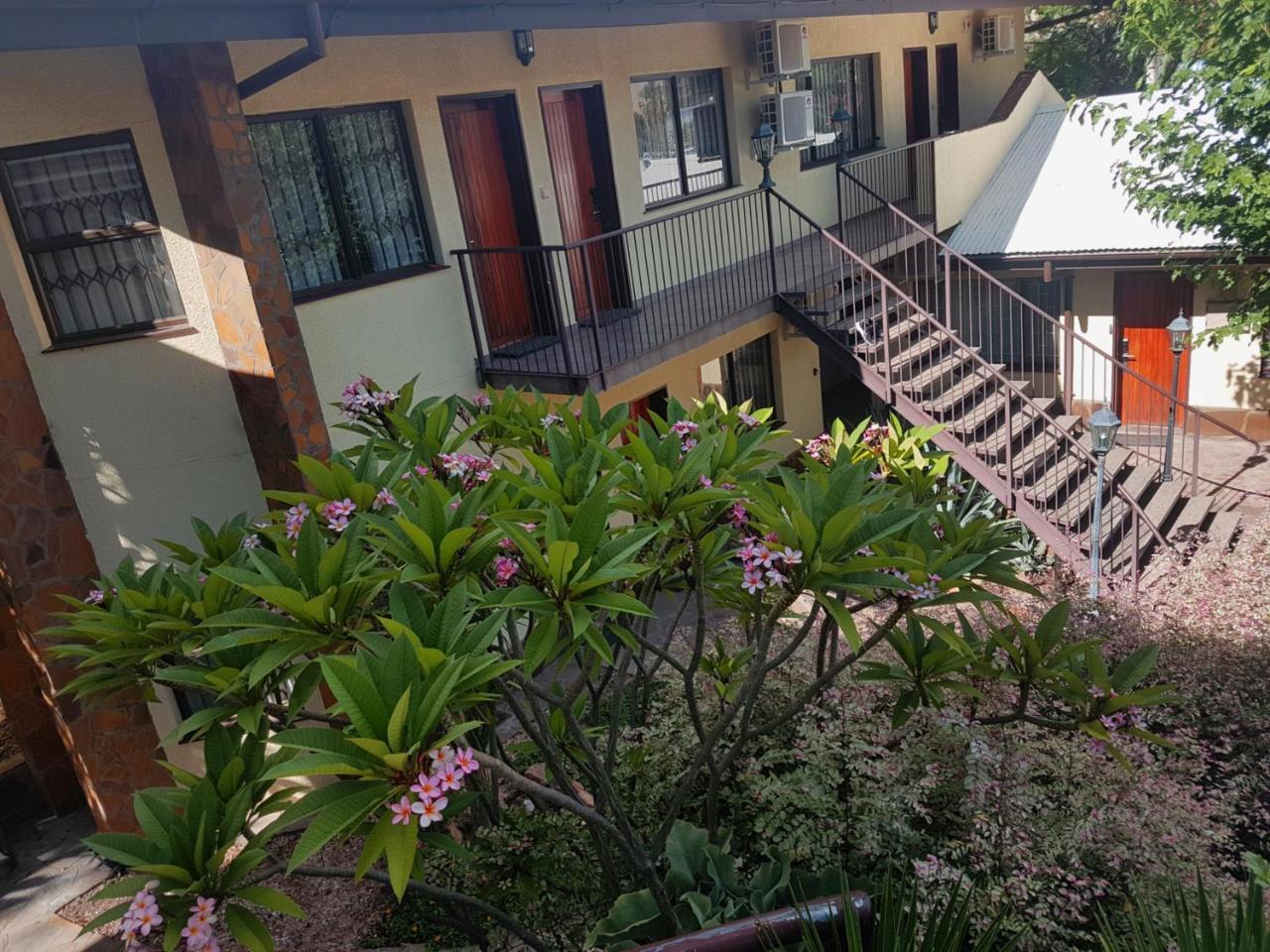 Hotel Pension Steiner Windhoek Dış mekan fotoğraf