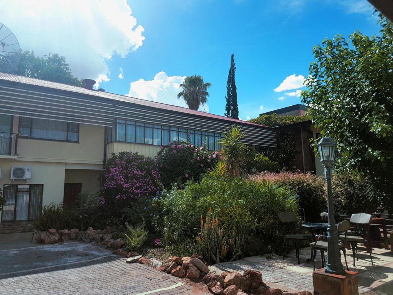 Hotel Pension Steiner Windhoek Dış mekan fotoğraf