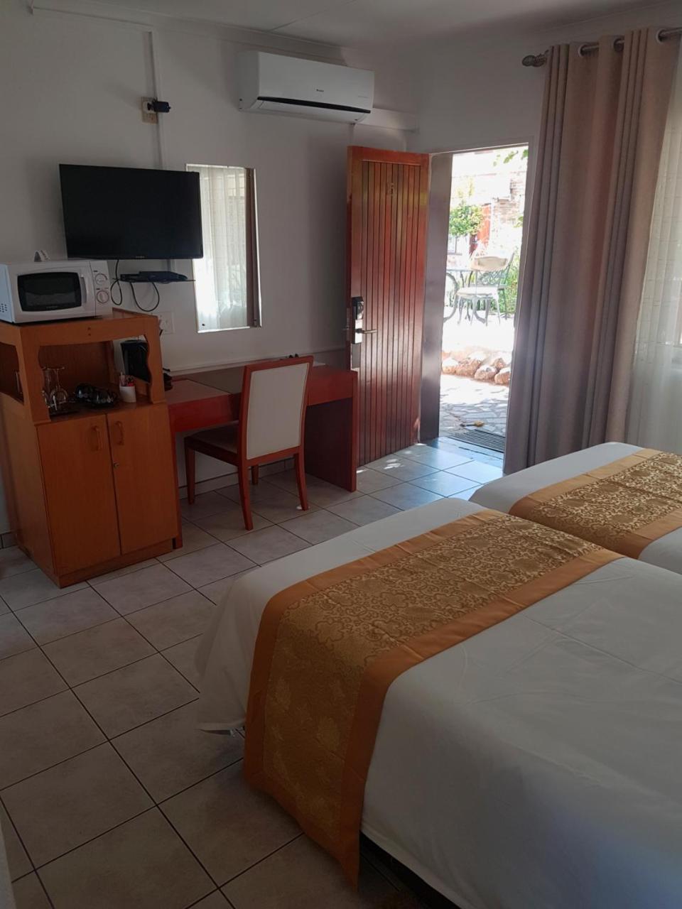 Hotel Pension Steiner Windhoek Dış mekan fotoğraf