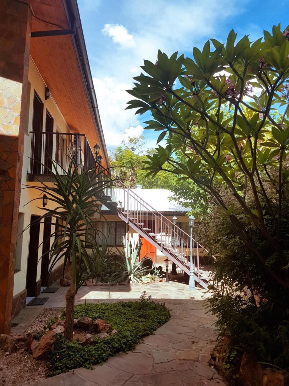 Hotel Pension Steiner Windhoek Dış mekan fotoğraf