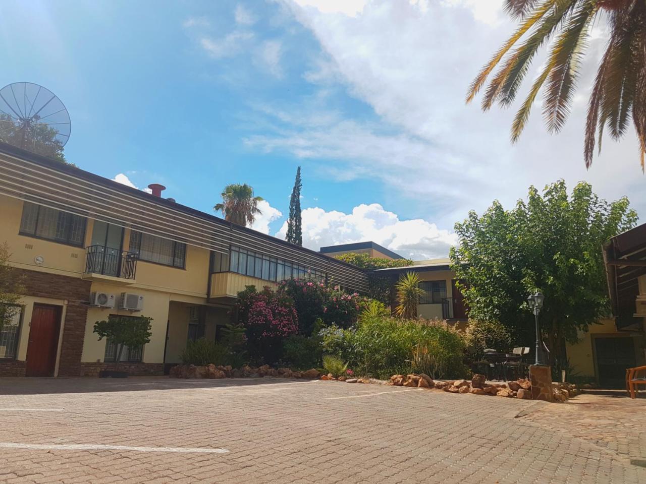 Hotel Pension Steiner Windhoek Dış mekan fotoğraf