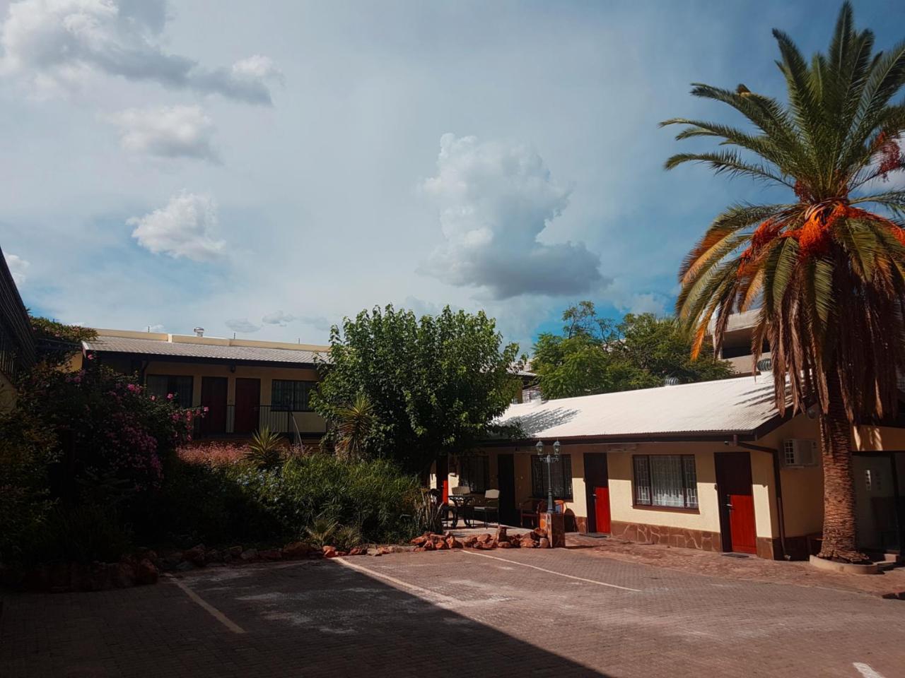 Hotel Pension Steiner Windhoek Dış mekan fotoğraf